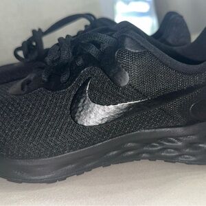 Nike women size 7.5 never worn Black Running Shoes